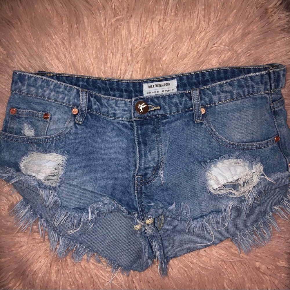 NO. 2’s Light Denim ONETEASPOON shorts